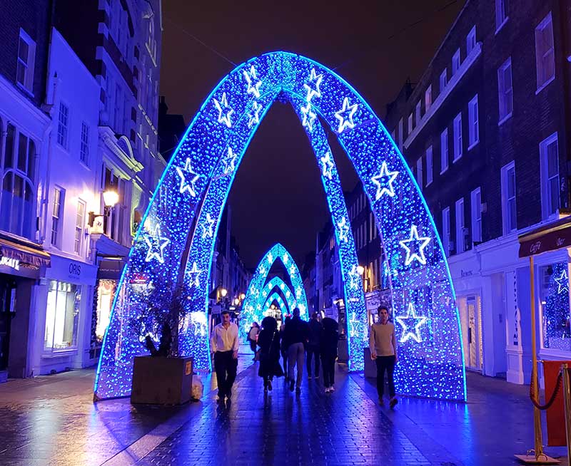 arco azul iluminado na rua oxford natal londres