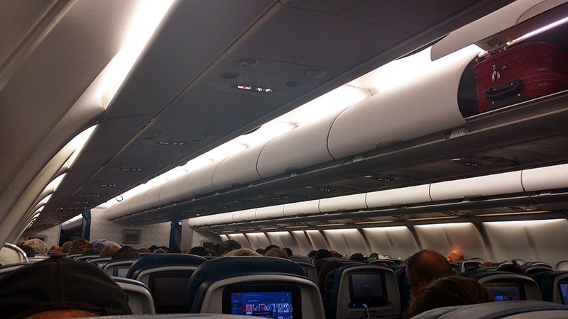 como é voar delta airlines rio voo miami interior da aeronave