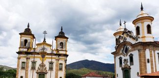 Atrações em Mariana: o que fazer em um dia Igrejas Gêmeas da Praça Minas Gerais em Mariana