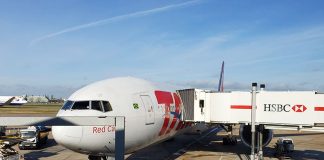 Como é voar Latam São Paulo a Londres: muito ruim? aeronave boing 777 latam