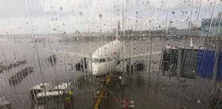 Como perder 5 mil euros para a máfia na Romênia sem querer aviao parado em aeroporto na chuva